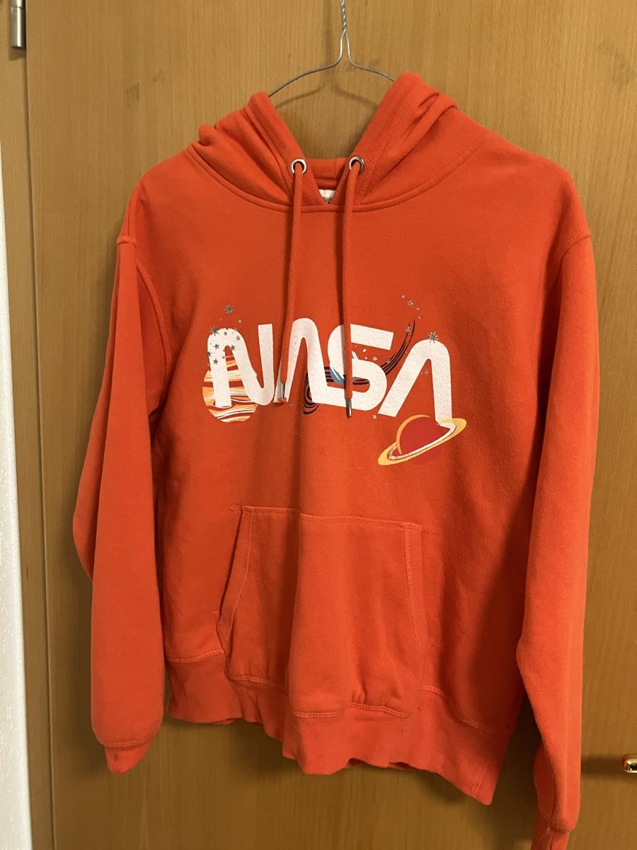 H&M Pulls & Sweat-shirts: Pull orange NASA H&M, taille M, parfait! – D'occasion à Bex par epsonstylus