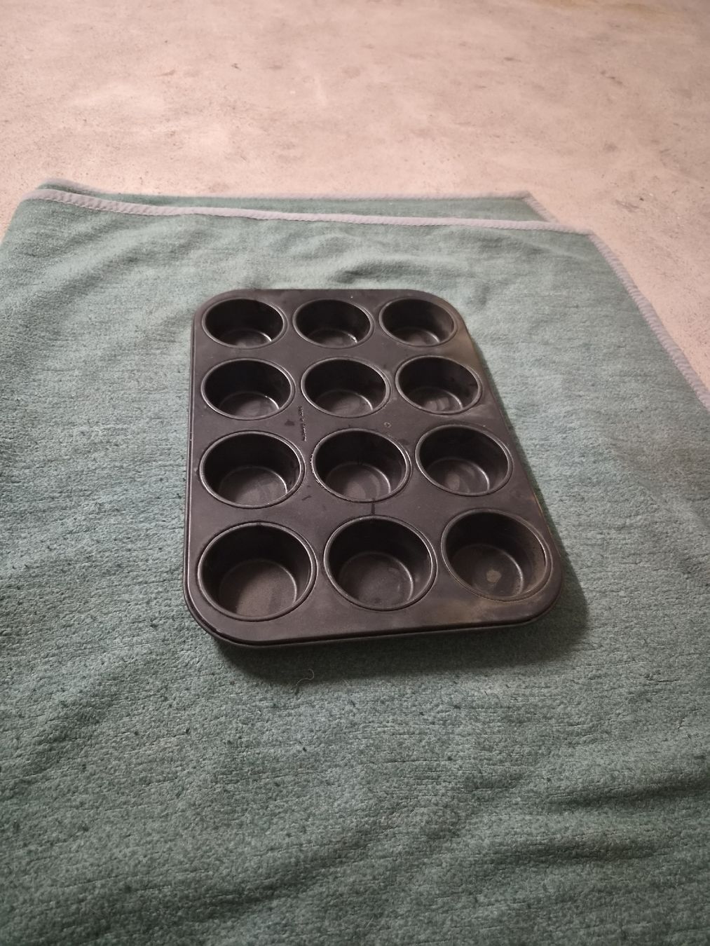 Backformen: Muffin Blech mit untersatz – Gebraucht aus Regensdorf von Mischa88 3