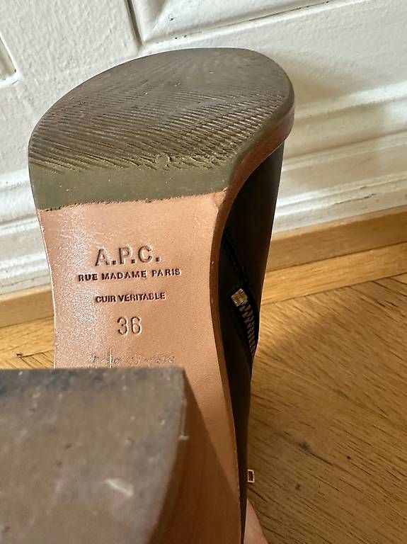 Chaussures femmes: A.P.C. Ancle Boot, 36 – D'occasion à Basel par Batu 2