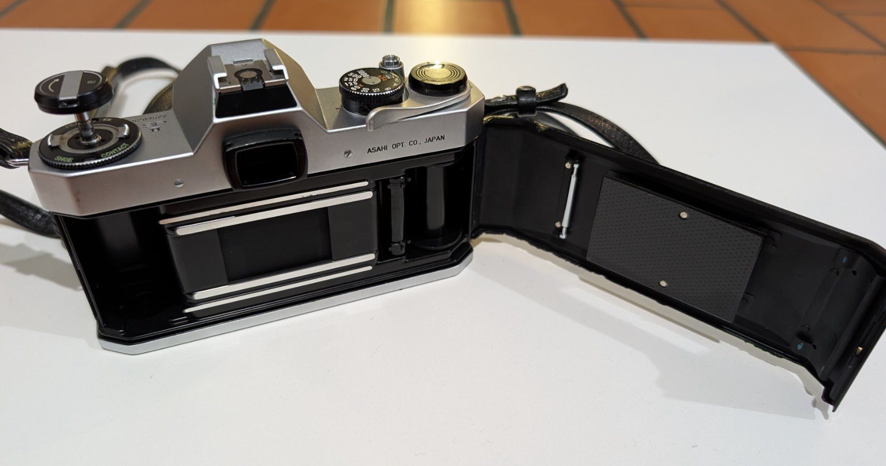 Asahi Fotocamera: Asahi Pentax Spotmatic SP II mit Objektiv – Usato da Pfaffhausen venduto da angliker 1