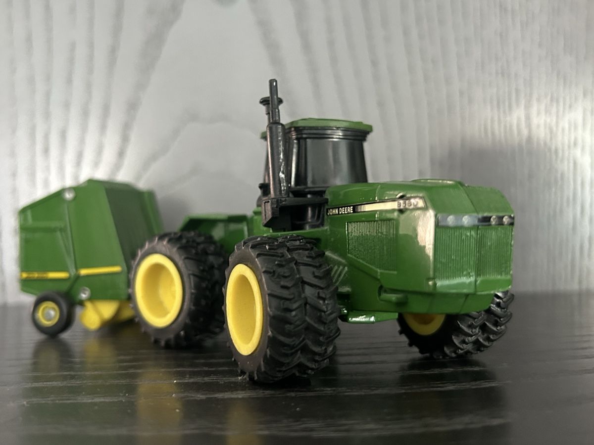 John Deere Trattori: John Deere 8560 mit Rundballenpresse – Usato da Horw venduto da Tigercat635 2