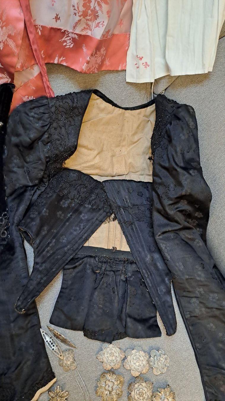 Vestiti: Alte schwarze Berner Festtagstracht – Usato da Subingen venduto da pat_j5m9 7