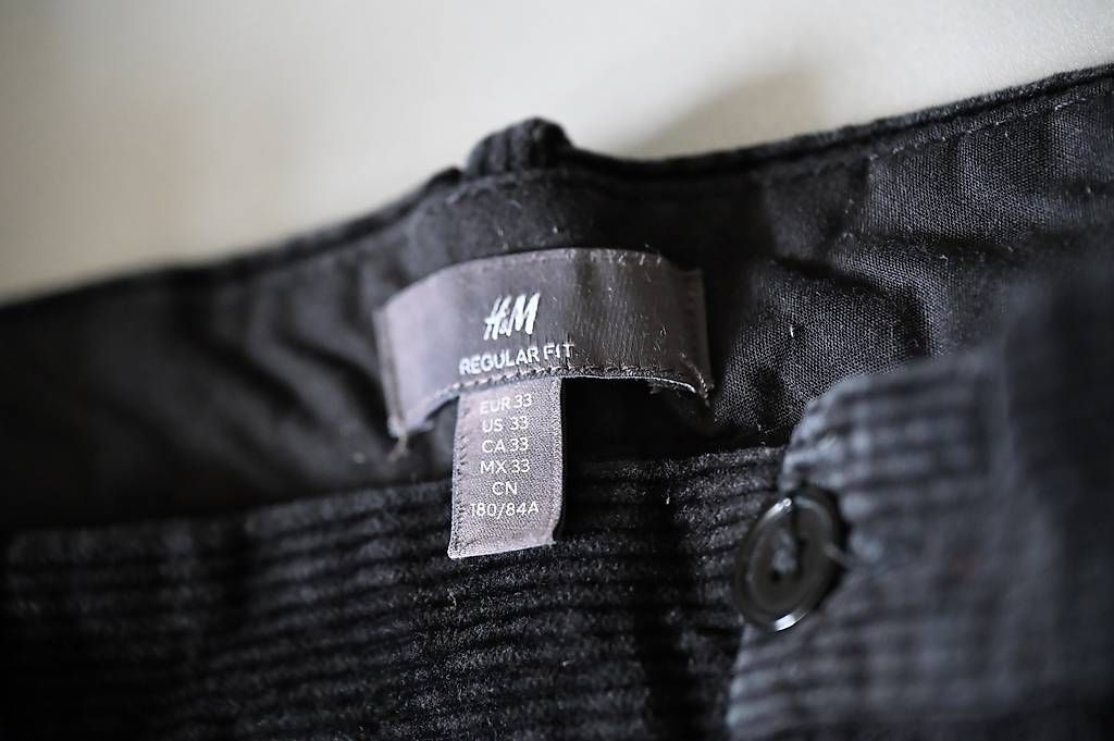 Zara Pantaloni: Zara Cord-Hose Grösse 33 – Usato da Laupersdorf venduto da noah.bruttel 3