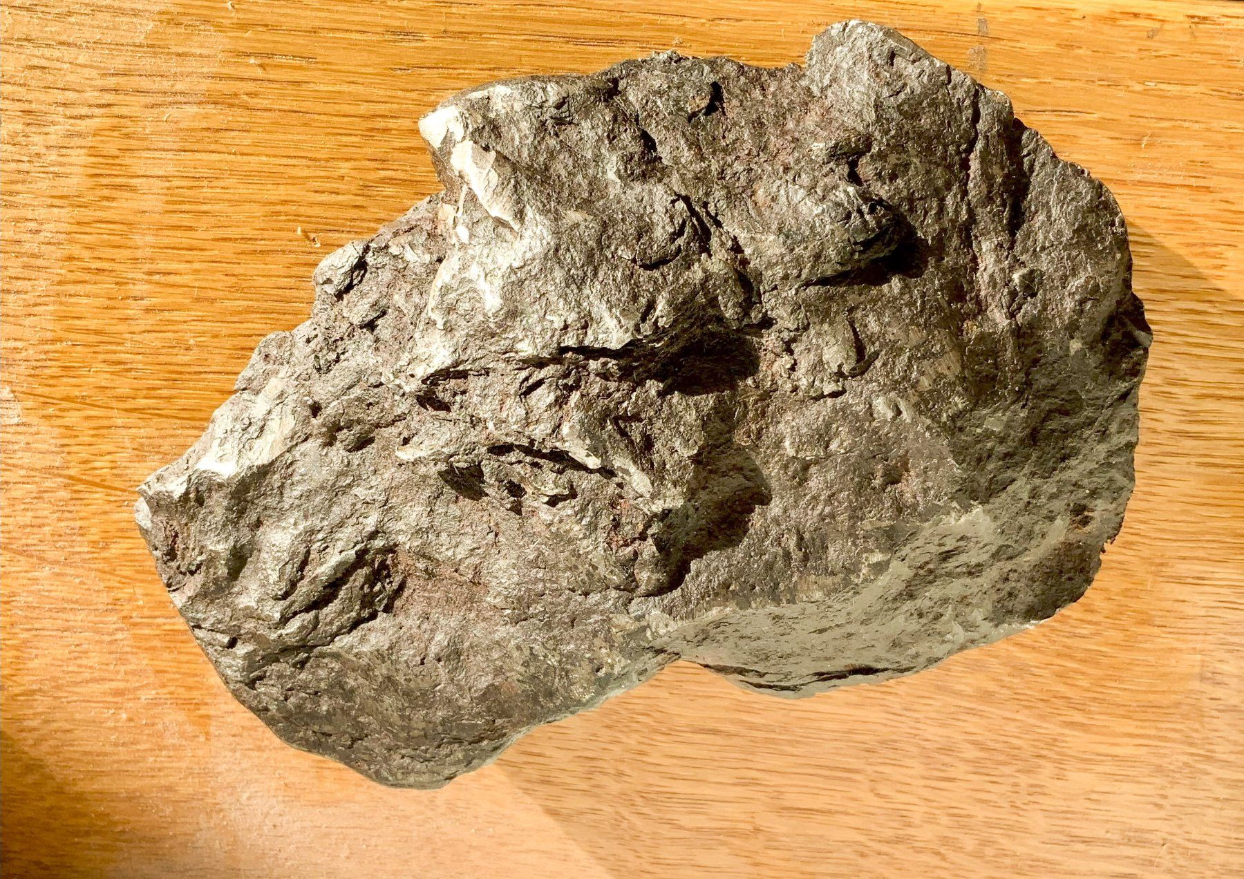 Minerali & Pietre curative: Spektakulärer 1.4 kg Meteorit - Sikhote-Alin – Usato da Basel venduto da inok66