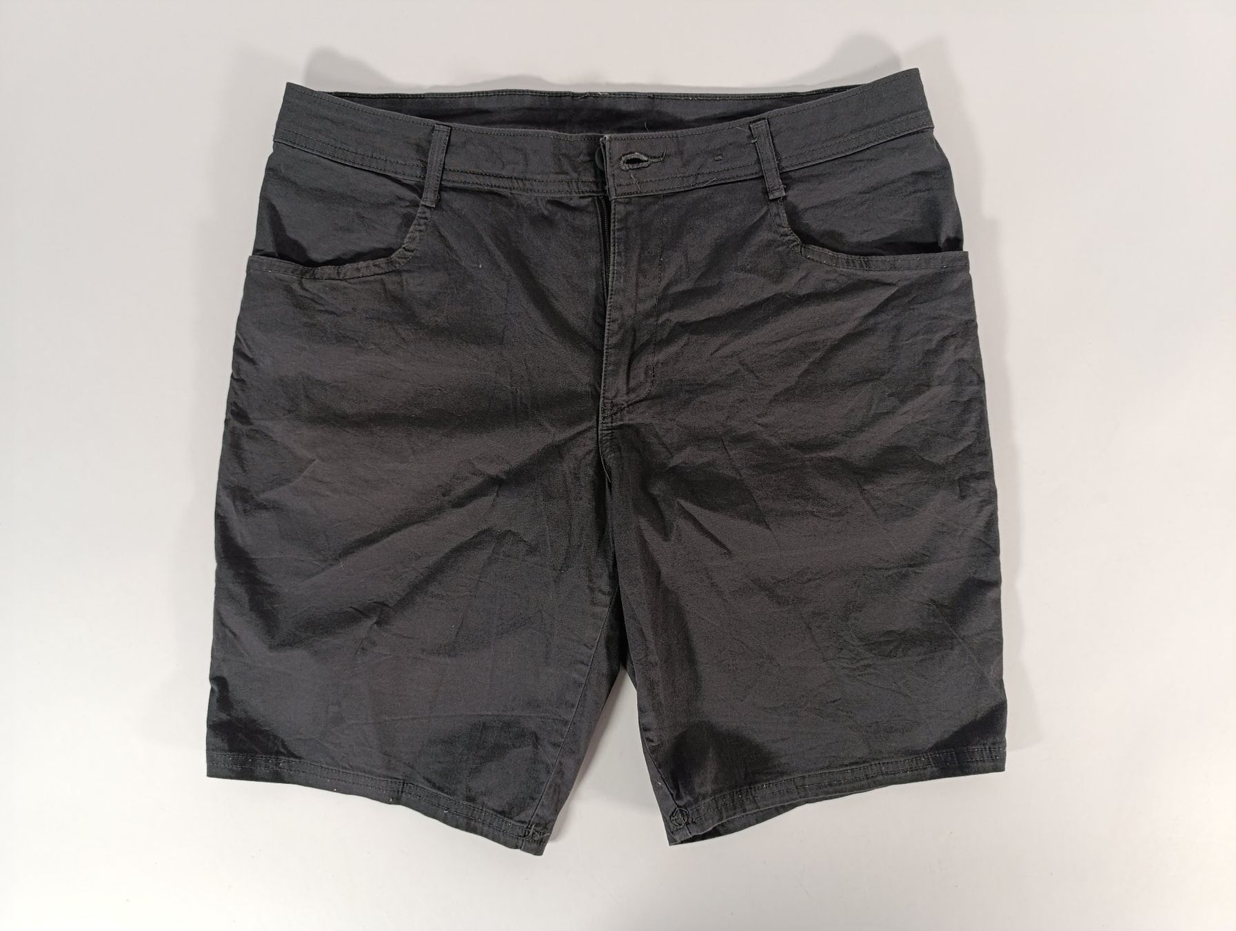 Pantaloni: Short homme anthracite taille M – Usato da Thielle venduto da Plusvalue_Neuchatel