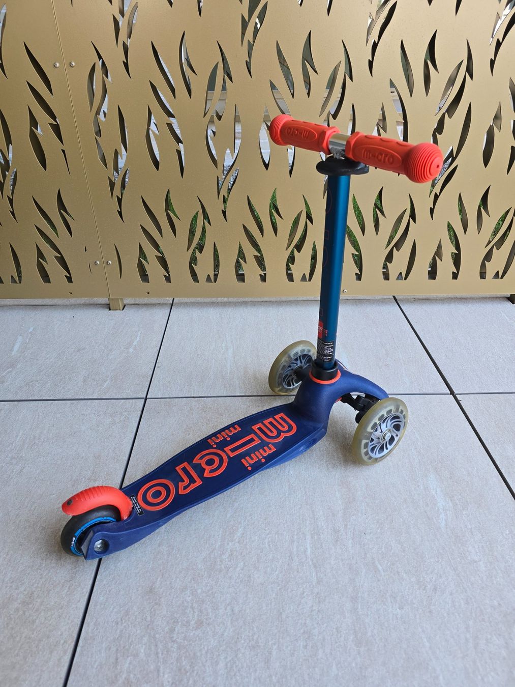 Micro Kickboard: Micro Mini Deluxe LED – D'occasion à Kloten par Ulud 2