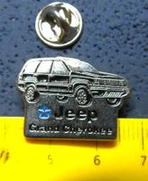 JEEP CHRYSLER GRAND CHEROKEE SUV AUTO PIN GEPRÄGT SILBRIG