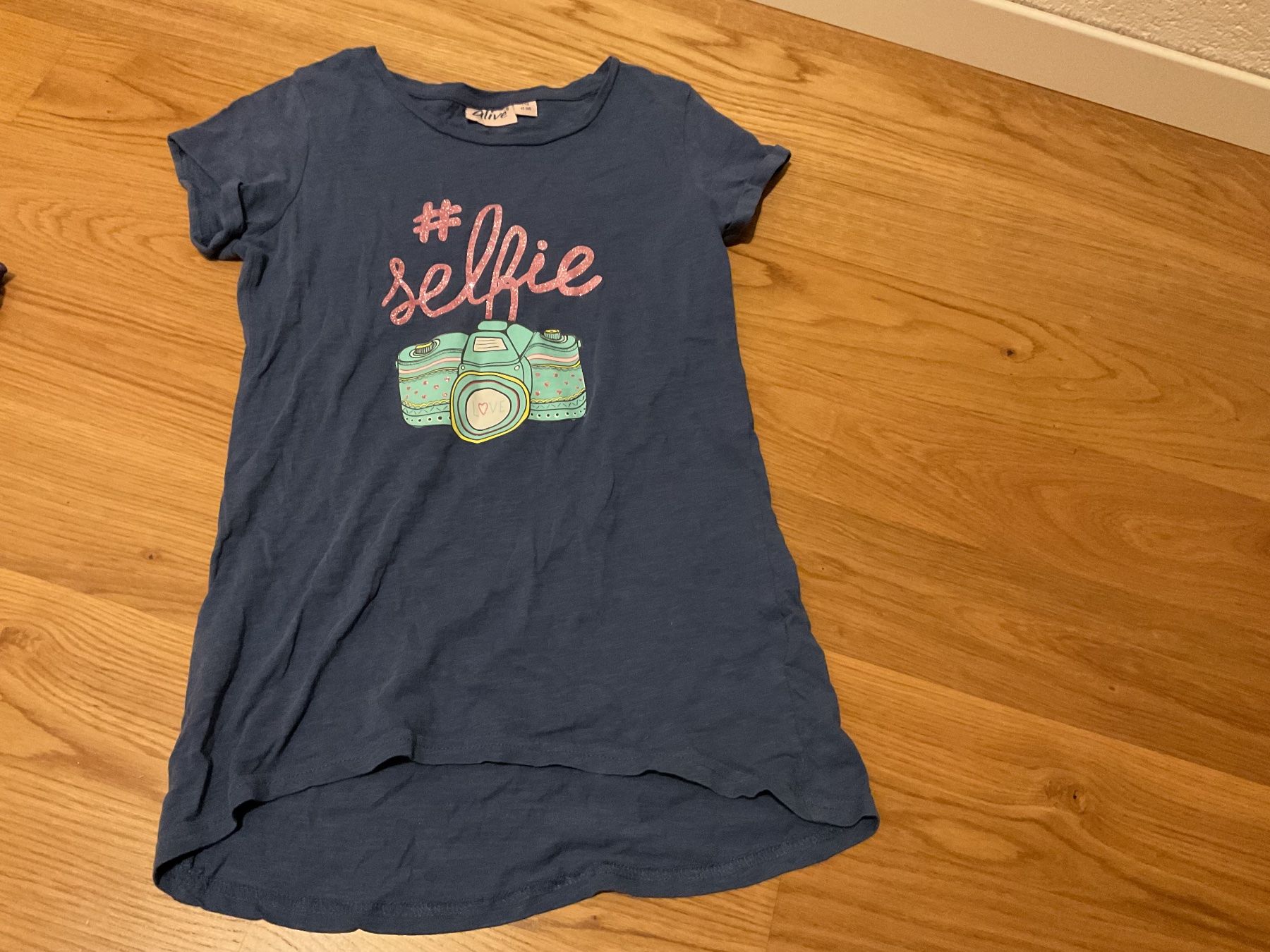 Blusen, T-Shirts & Tops: T-Shirt "Selfie" – Gebraucht aus Pfeffingen von Marc4148