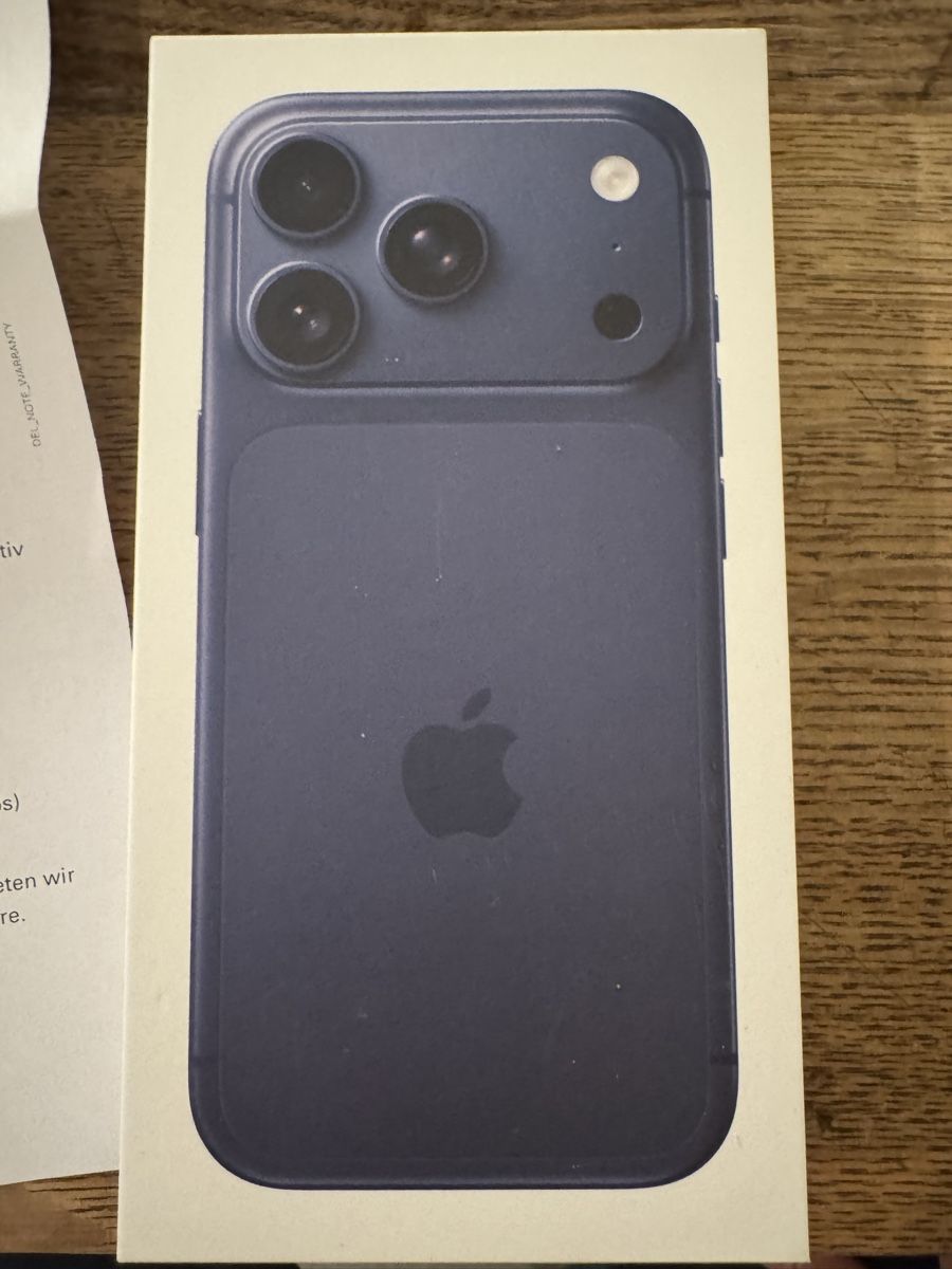 Apple Telefoni cellulari / Smartphones: iPhone 17 Pro, Deep Blue, 256GB – Nuovo e nell'imballaggio originale da Bern venduto da cedaster