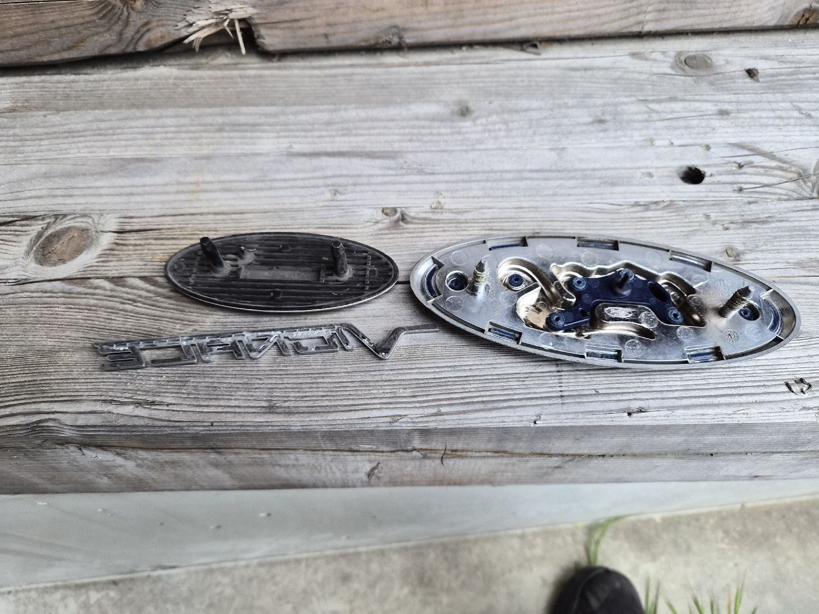 Ford Tutti pezzi di ricambio auto: Ford Vignale Emblem, Originalteil, – Usato da Welschenrohr venduto da Fenn-60 1