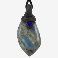 Labradorit Steinanhänger mit zusätzlichem Lapislazuli