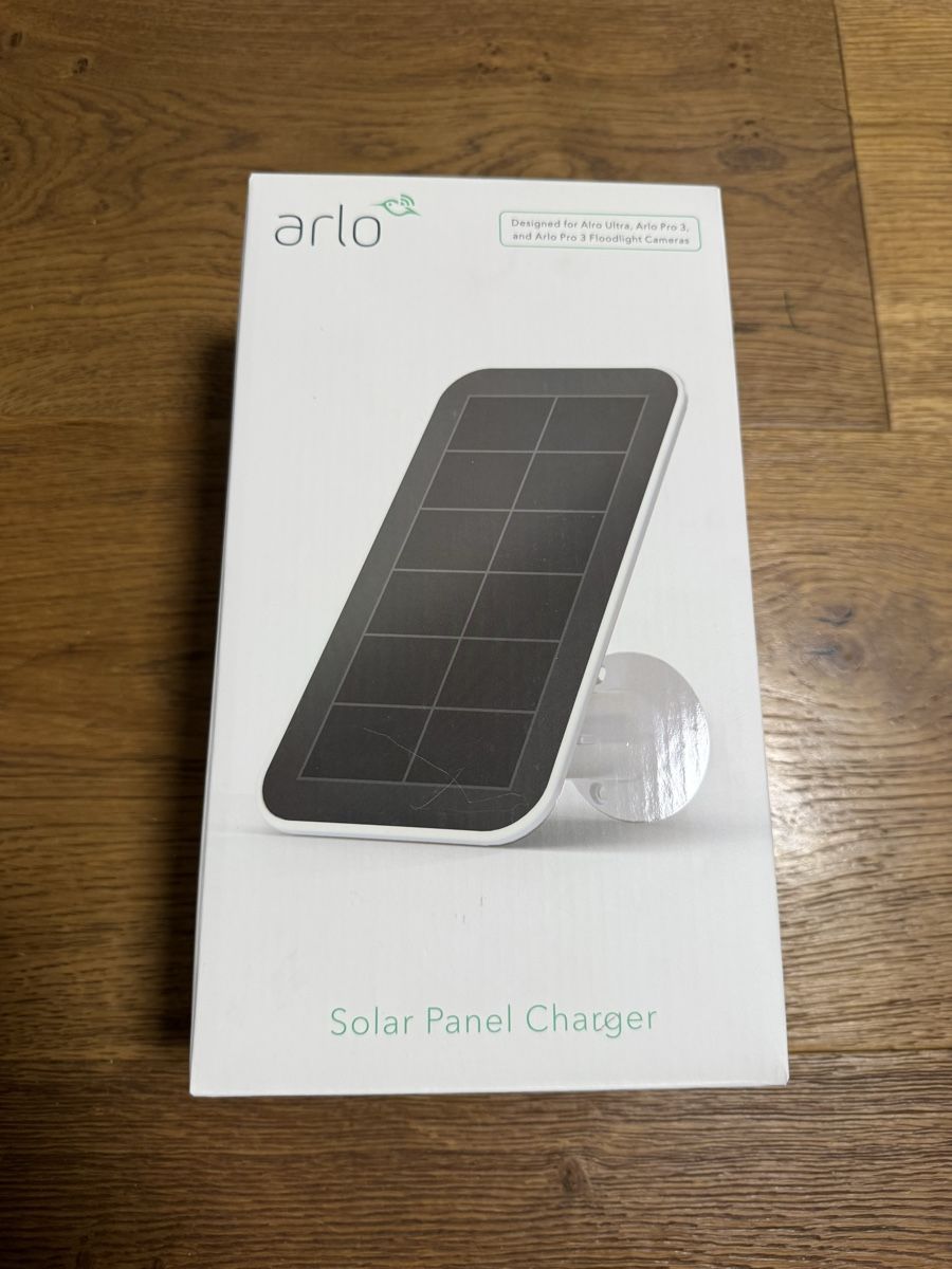 Arlo Ladegeräte: Arlo Solar Panel Charger (neu & originalverpackt) – Neu und originalverpackt aus Dagmersellen von Lunatico82