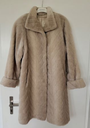 Leichter Echtes Alpaka / Fellmantel in Beige