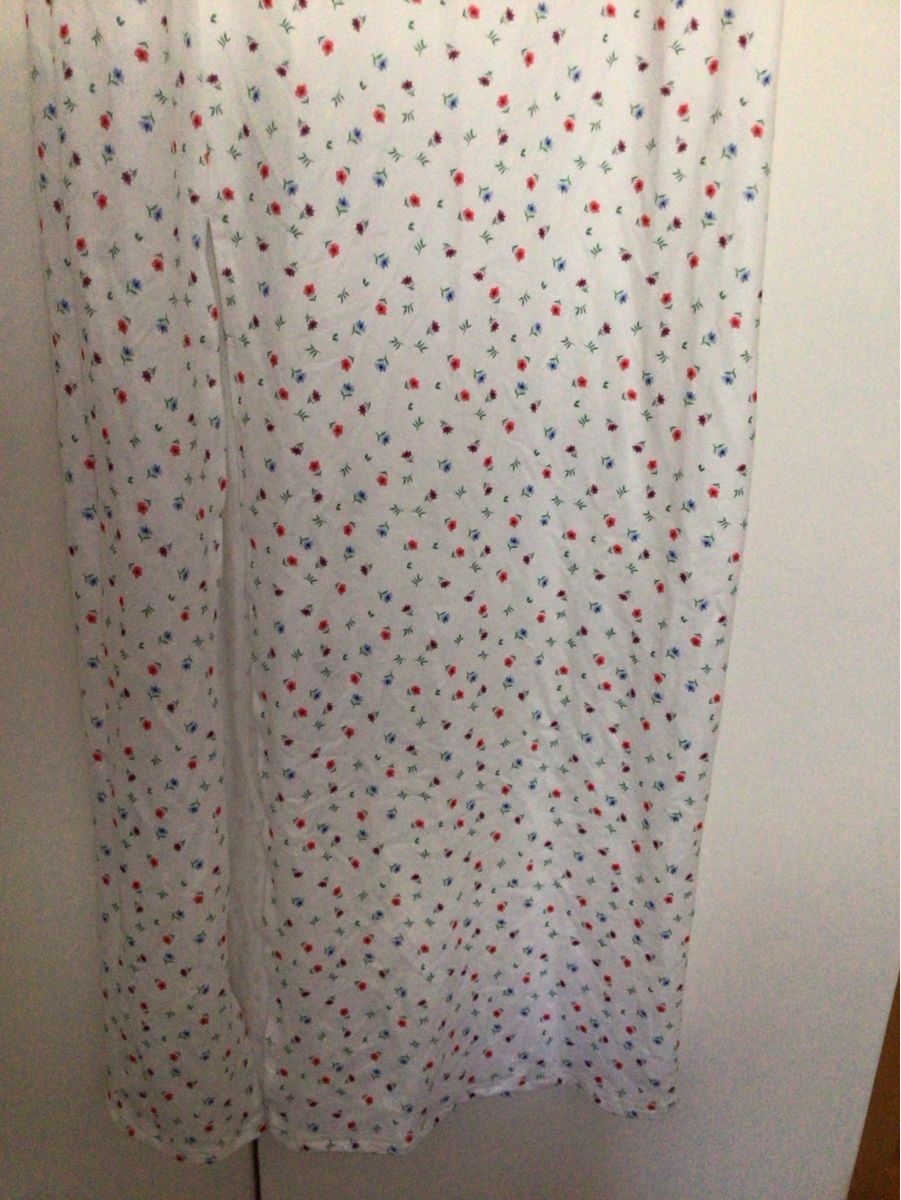 Shein Vestiti: Träger Kleid Blumenmuster weiss Gr. M – Usato da Steffisburg venduto da lar_x57s 1