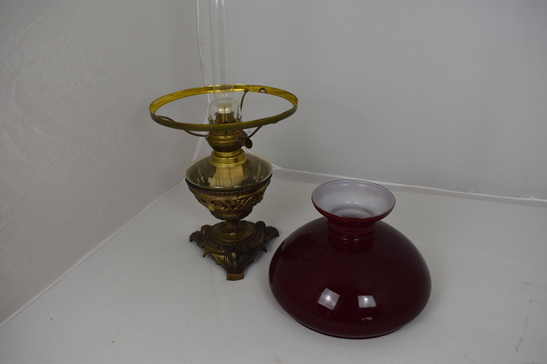 Lampade: Petroleumlampe in Rot / Gold – Usato da Interlaken venduto da schatzkiste_seeburg 1