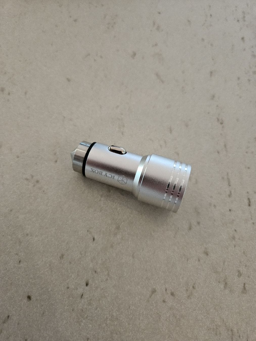 Caricabatterie: Chargeur USB allume-cigare – Usato da Veyras venduto da Vince_396 1