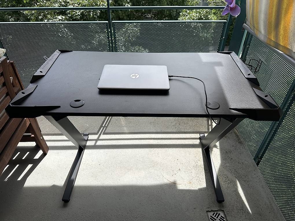 Scrivanie: Arbeitstisch mit Ambiente Licht – Usato da Winterthur venduto da Berkal