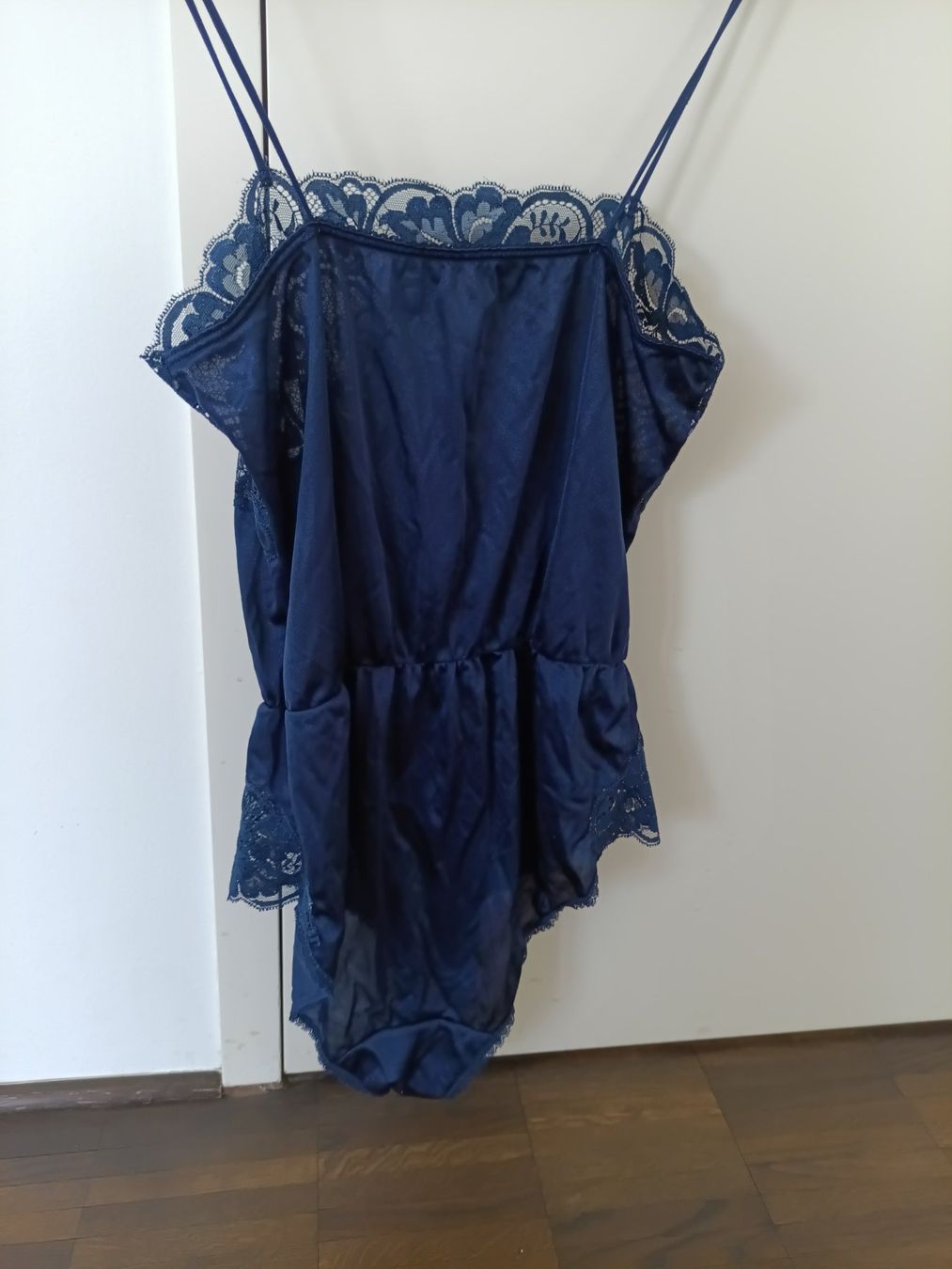 Altra biancheria intima: Dunkelblauer, sexy Body, mit Spitze, in M. – Usato da Schwyz venduto da s.verkauf 3