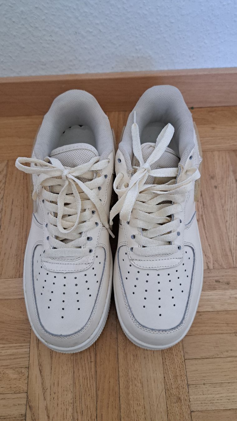 Nike Scarpe da uomo: Nike taille 39,très bon état, chaussures – Nuovo (secondo la descrizione) da Meyrin venduto da Zahra011 1