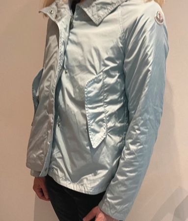 moncler jacke 164 wunderschöner glanz hellblau