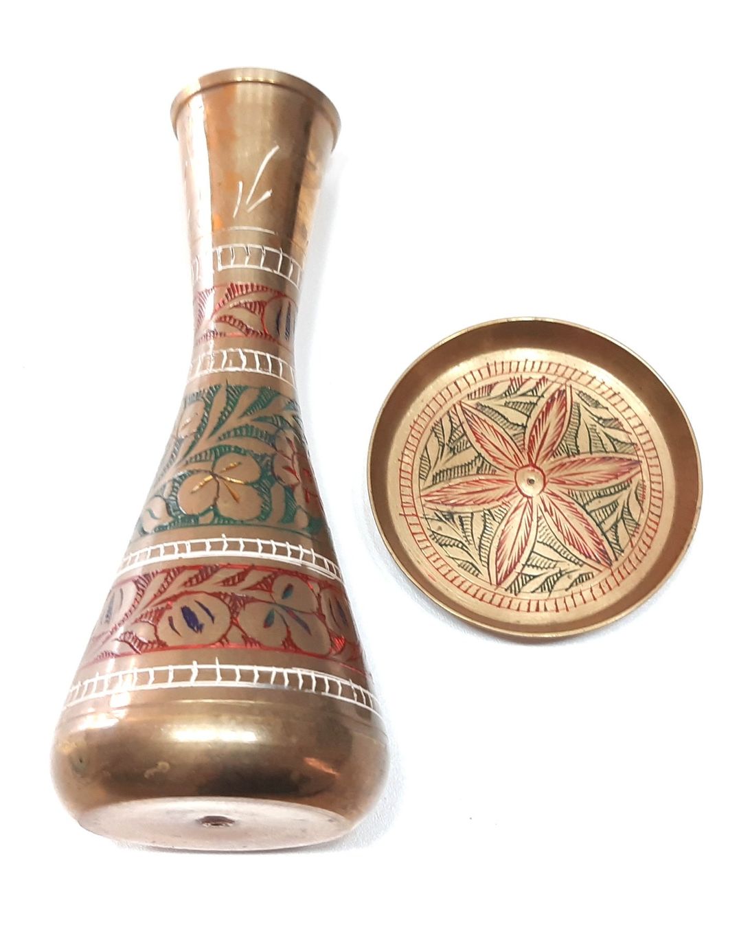 Vasen & Gefässe: Vase aus ziseliertem Messing - Vase en laiton ciselé – Gebraucht aus Savagnier von Marderuth