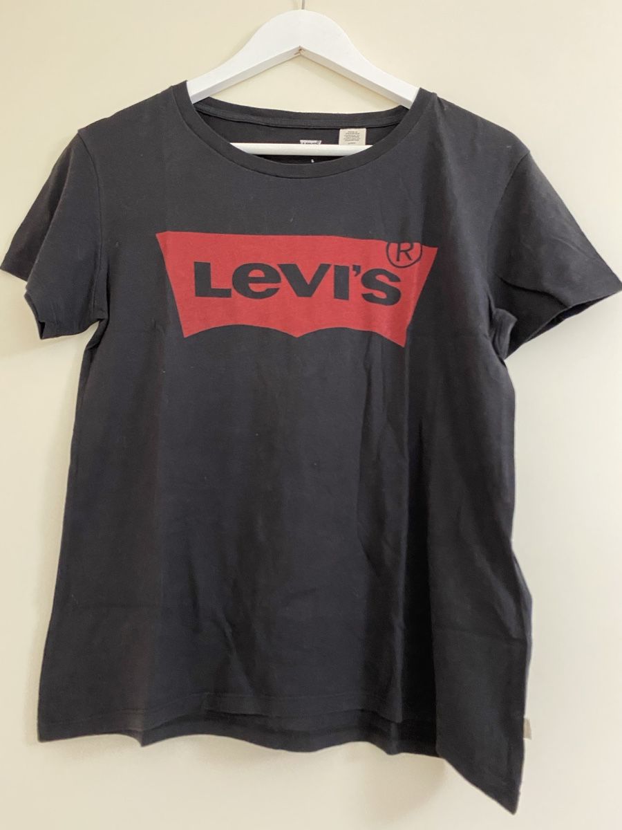 Levi's T-shirt: T-shirt LEVI’S – Nuovo (secondo la descrizione) da Arzier-Le Muids venduto da ma_gd4