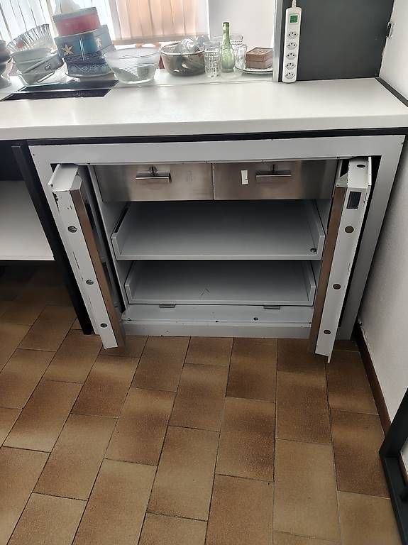 Allestimento di negozi e stand fieristici: Casseforti ex ufficio cambio – Usato da Riazzino venduto da luc_c9v7 2