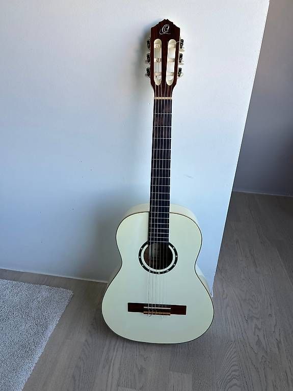 Strumenti musicali: Guitare 3/4 Ortega avec housse – Usato da Cottens FR venduto da piotrivitch