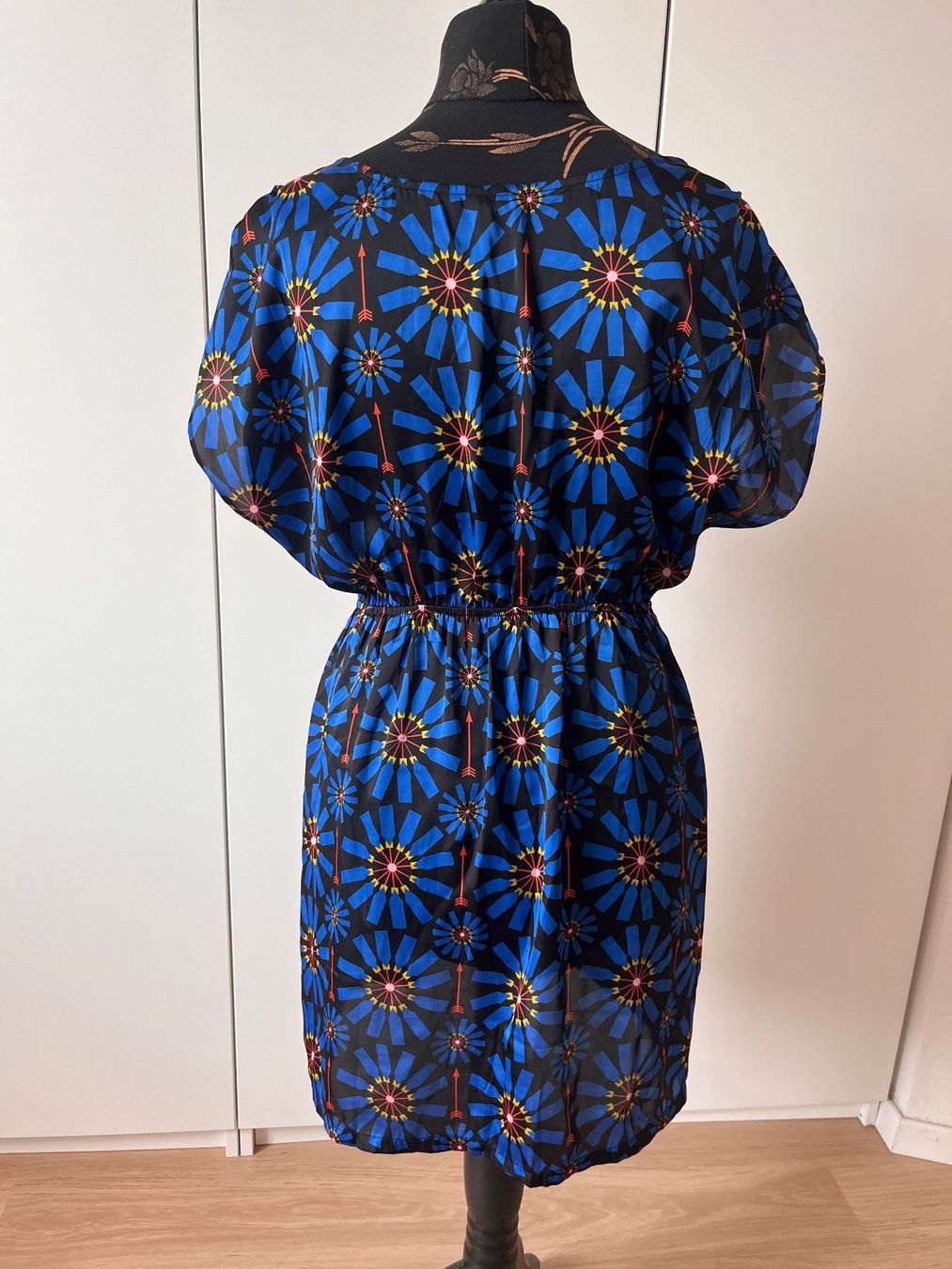 Kleider: Fossil Kleid mit geometrischem Muster Grösse M – Gebraucht aus Frenkendorf von klourenco 3