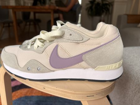 Nike Venture Runner Trainers, Size 38.5