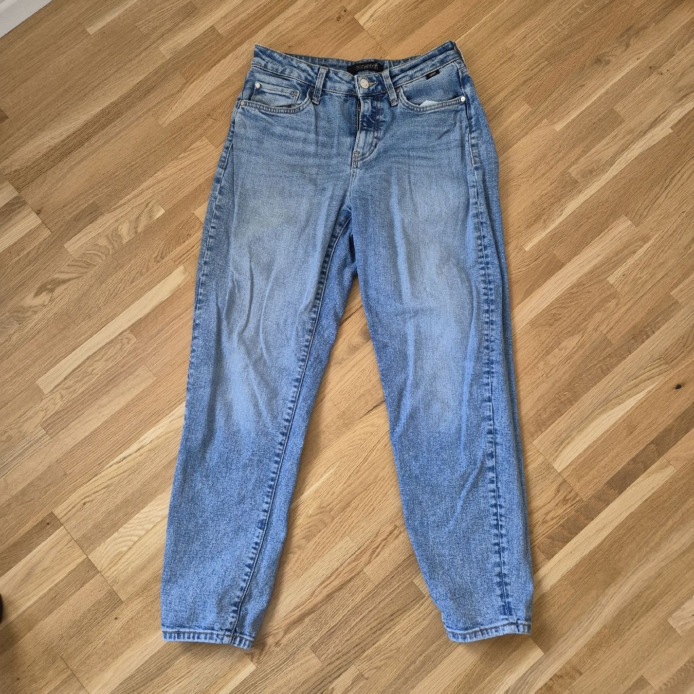 Jeans: Jeans Mom, couleur clair, taille 26/29 – D'occasion à Neuchâtel par Cor4