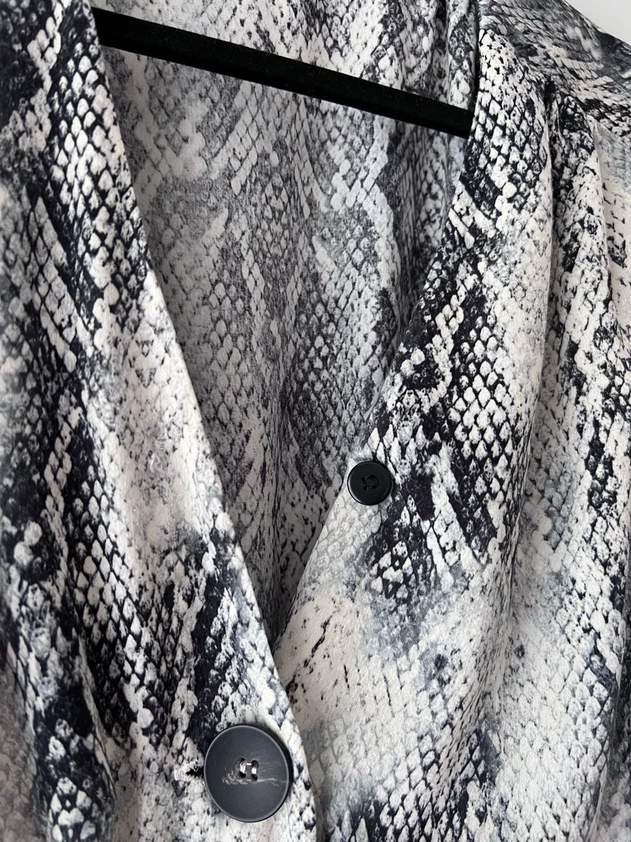 Zara Kleider: Zara Kleid Schlangenmuster Grösse M – Gebraucht aus Wil SG von xrnvani 2