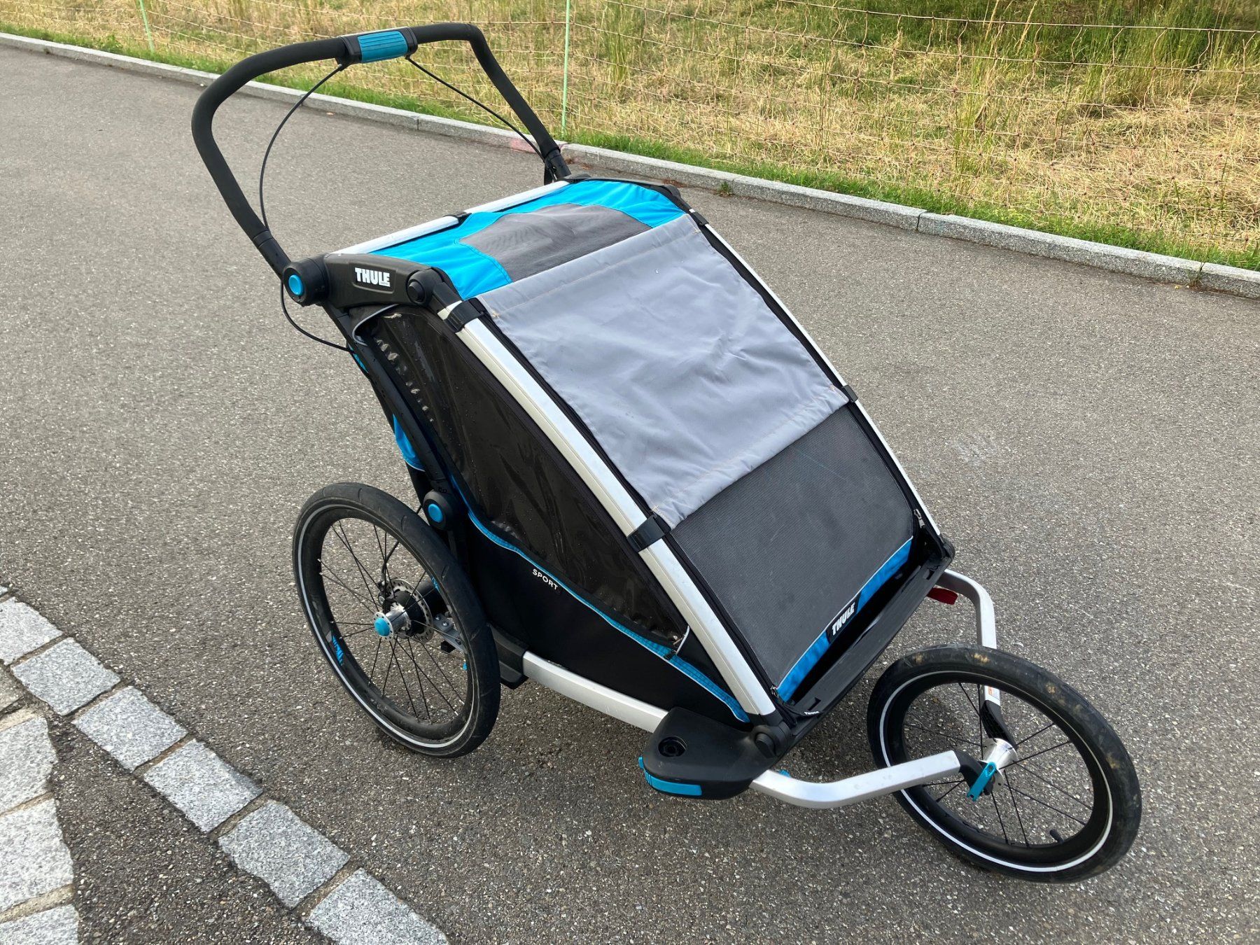Thule Rimorchi: Thule Chariot Sport 2 – Usato da Bözberg venduto da HolmesWatson