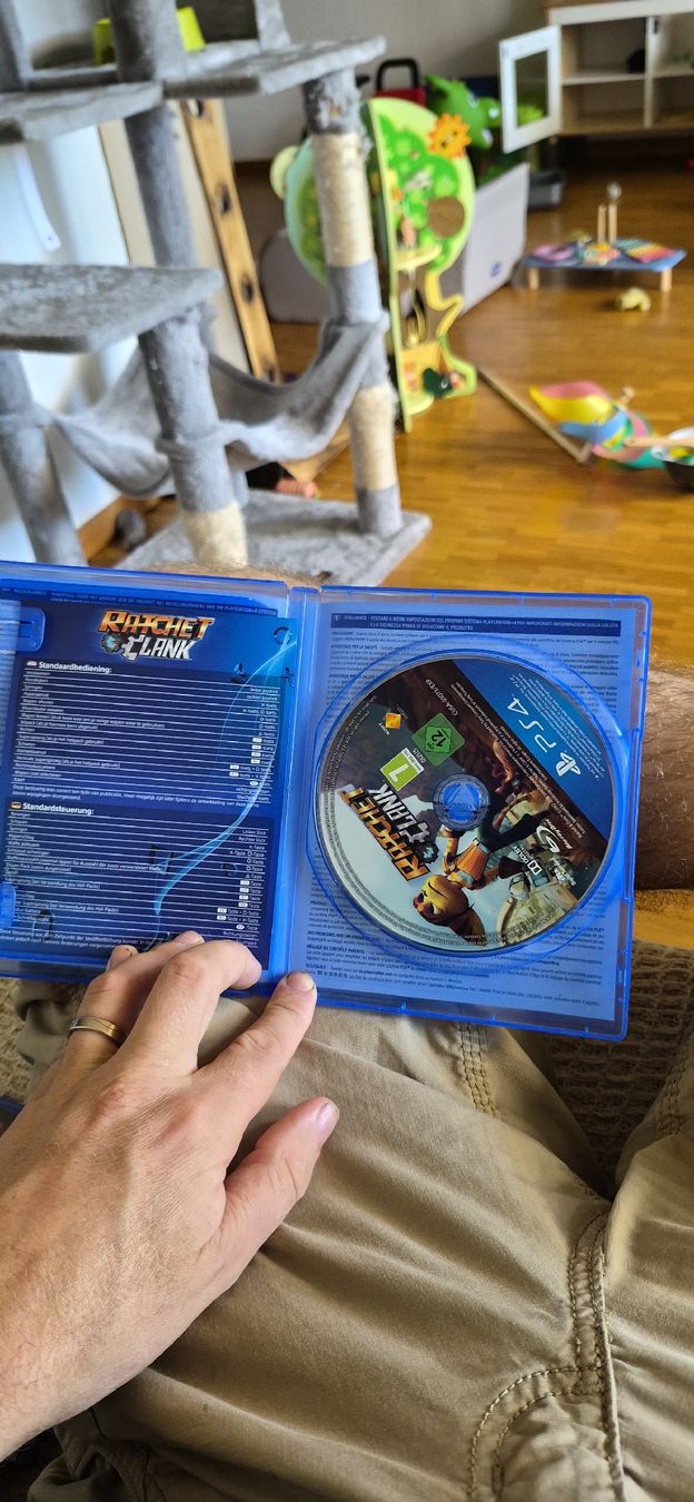 Sony Giochi: Jeu PS4 Ratchet and Clank  – Nuovo (secondo la descrizione) da Gland venduto da JeromeR. 2