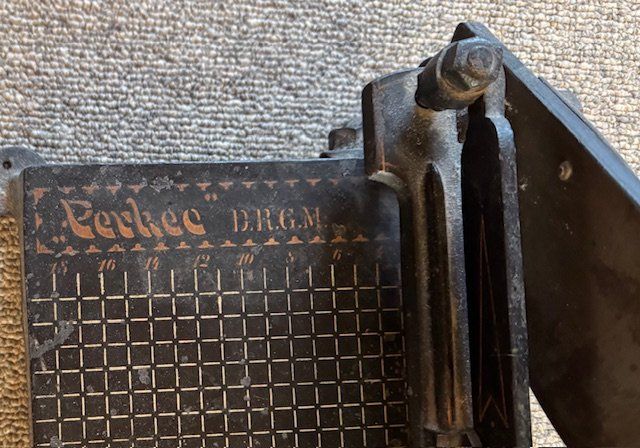 Toutes les machines: Stoffschneider Antik – D'occasion à St.Gallen par HWC75 2