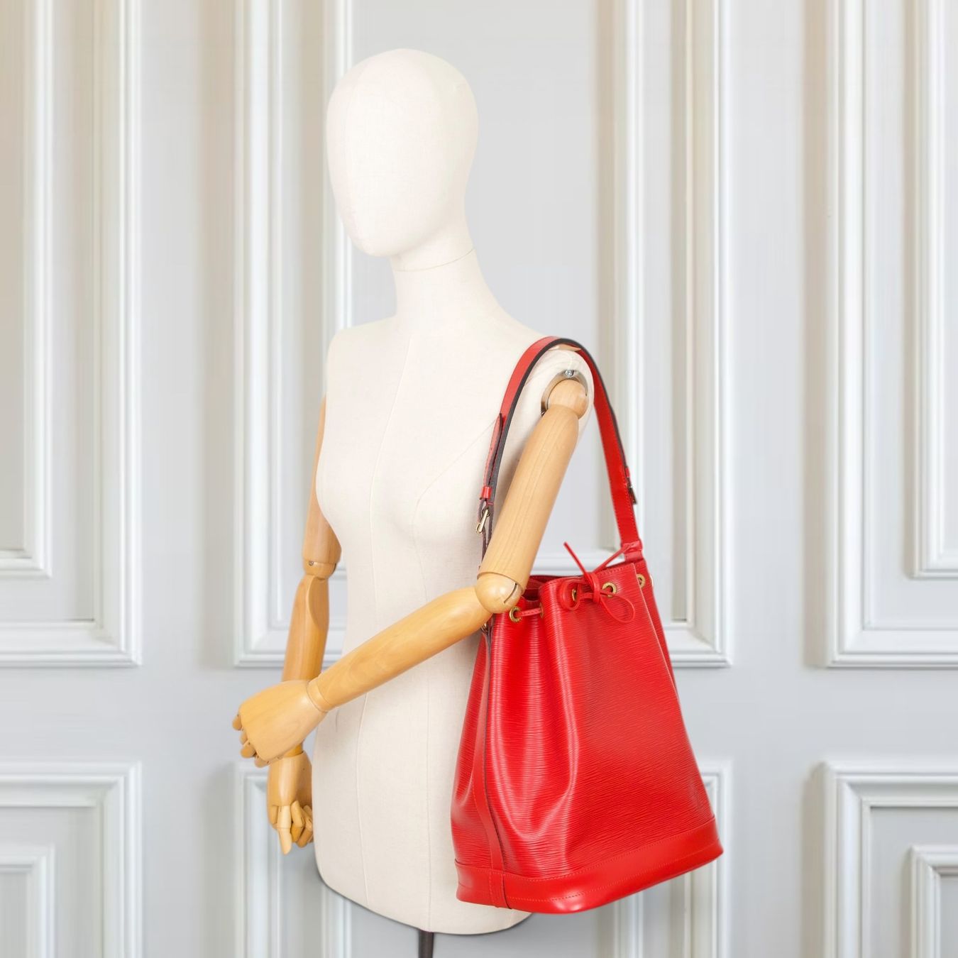 Louis Vuitton Borse da donna: Louis Vuitton Grand Noé Epi rot – Usato da Binningen venduto da Designerlabels 1