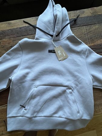 On Hoodie Focus Tech Lilac Grösse M neu mit Etikett