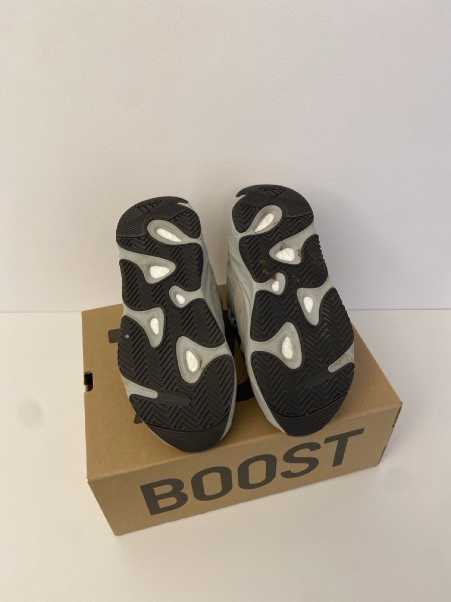 Adidas Scarpe da uomo: Adidas Yeezy Boost 700 Sneaker Size 43 1/3 – Nuovo (secondo la descrizione) da Brüttisellen venduto da xe_m 2
