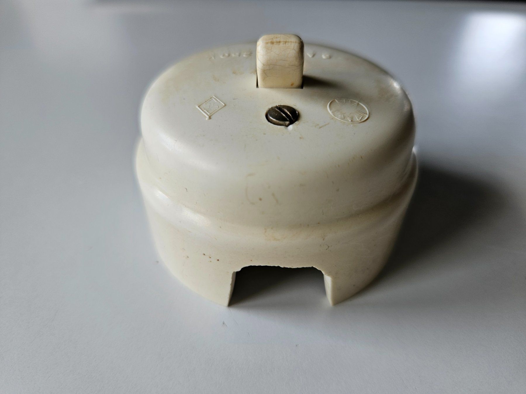 Interruttori: Interrupteur à levier en bakélite, vintage 6A - 250V – Usato da Echandens venduto da annegug 2