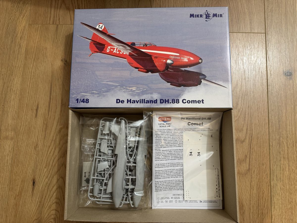 Modellbausätze & Standmodelle: Modellbausatz De Havilland DH.88 Comet 1/48 – Neu und originalverpackt aus Bachs von stageo