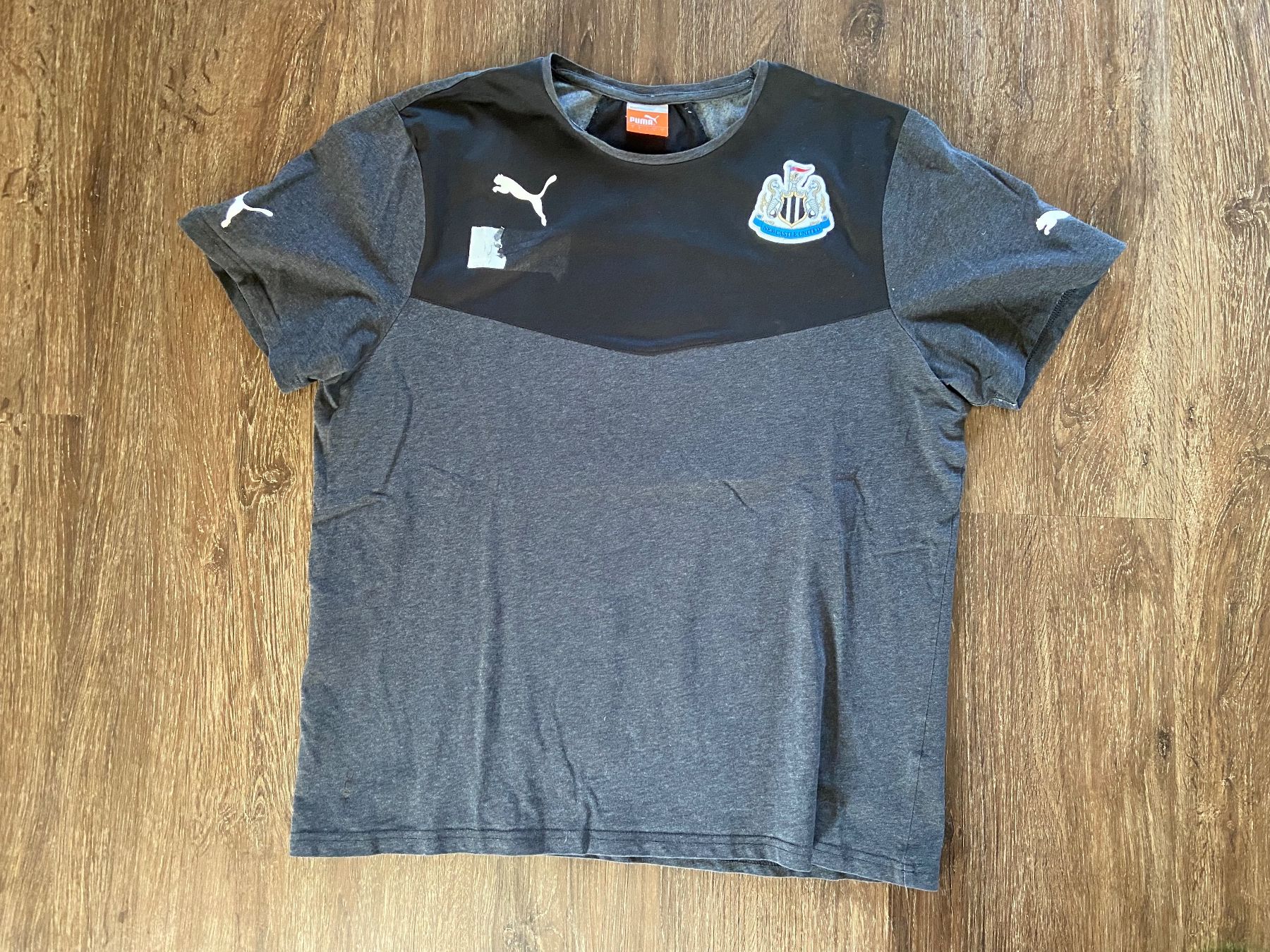 Puma Leibchen & Hosen: Newcastle United Trainingstrikot Gr. L – Gebraucht aus Muttenz von nataschasia