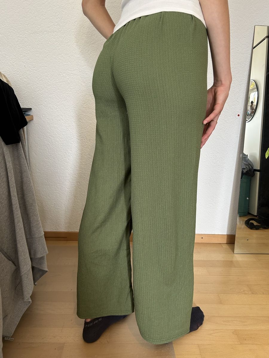 Hosen: Pantalon d'été vert olive, taille M – Gebraucht aus Muntelier von cel_5syj 1