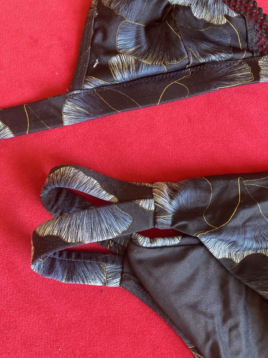 Maillots de bain & Bikinis: Bikini Set Blumenmuster Schwarz/Blau Grösse M – D'occasion à Muralto par jac_hkz5 4