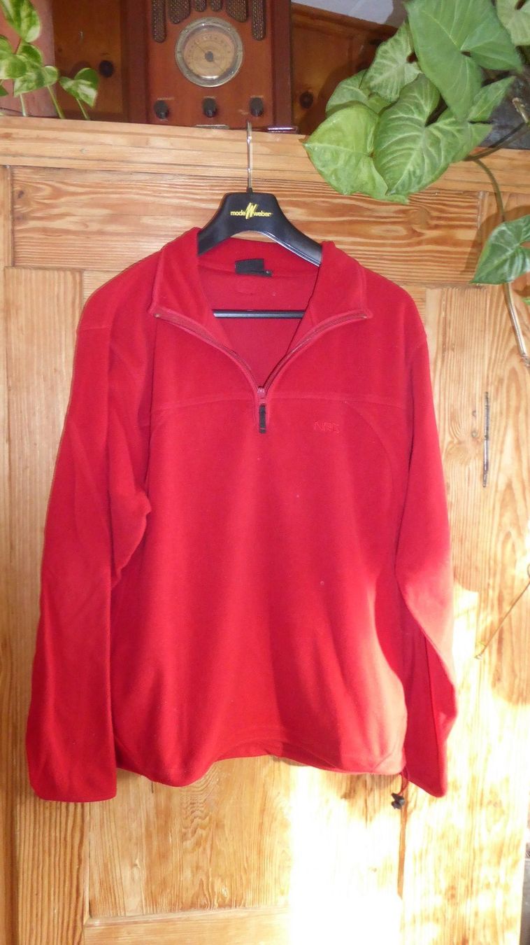 Pullover & Sweatshirts: Roter Fleece  Pullover NRG Gr L – Gebraucht aus Sargans von Benziner