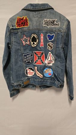 Coole KHUJO Jeansjacke mit Patches Gr.S, neuwertig