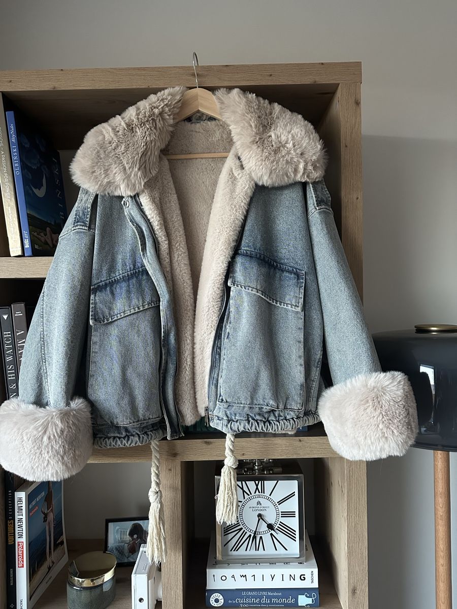 Jacken: Veste en jeans et fourrure – Neu (gemäss Beschreibung) aus La Croix (Lutry) von secondhandZara