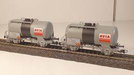 Roco H0 Doppelpackung Avia 2 Achs Kesselwagen der SBB