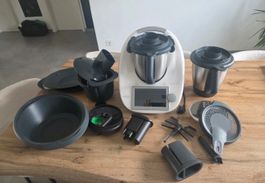 Thermomix TM6 limited Edition + 2.Mixtopf + Gemüsestyler uvm