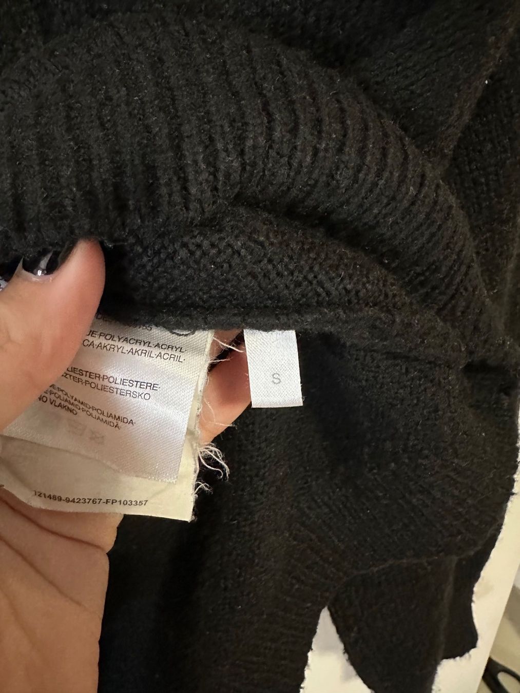 Pullover & Sweatshirts: Schwarzer Pullover mit rose (S) – Gebraucht aus Schaan von Hermine2018 2