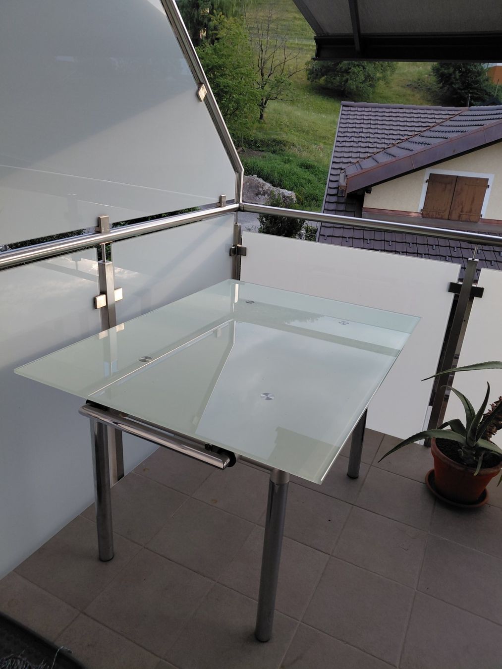 Tables: Belle table de salle à manger – D'occasion à Bex par oud_q6ts 1